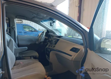 2011 Toyota Sienna Le V6 из США, поврежденный, VIN 5TDKK3DC3BS117189